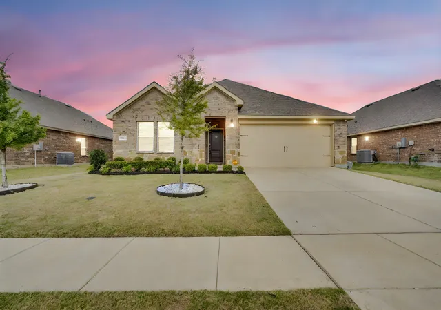 Photo 2 of Single family home for sale at 4154 Beamer Dr, Forney, TX 75126 | MLS# 21391568 | Listing updated on 2026-09-22