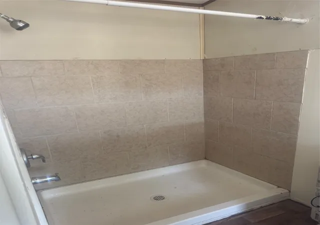 Photo 4 of Sale Pending at 5518 Water View Dr, Granbury, TX 76048 | MLS# 21391909 | Listing updated on 2026-10-07