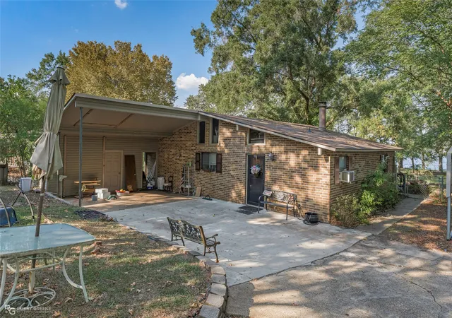 Photo 3 of Single family home for sale at 758 W Lakeshore Dr, Benton, LA 71006 | MLS# 21392079 | Listing updated on 2026-09-26