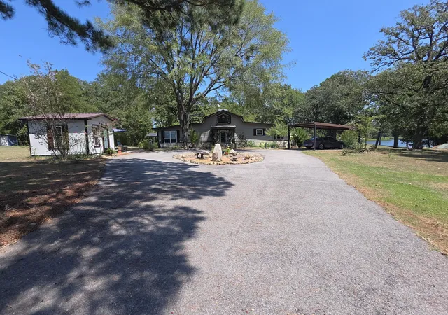 Photo 2 of Single family home for sale at 185 Private Rd 6604, Mineola, TX 75773 | MLS# 21392086 | Listing updated on 2026-09-22
