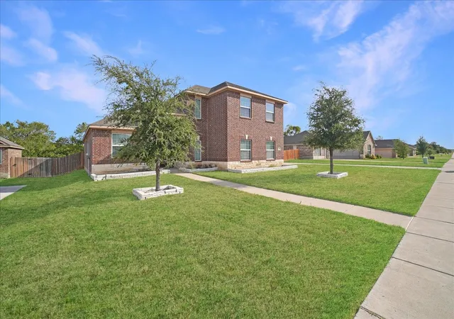 Photo 2 of Single family home for sale at 717 Milas Ln, Glenn Heights, TX 75154 | MLS# 21386297 | Listing updated on 2026-09-22