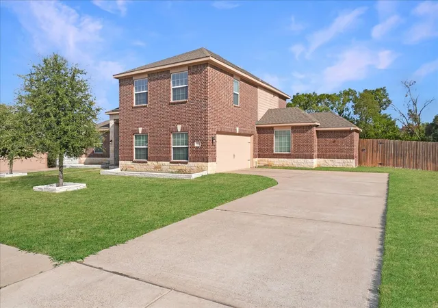 Photo 3 of Single family home for sale at 717 Milas Ln, Glenn Heights, TX 75154 | MLS# 21386297 | Listing updated on 2026-09-22