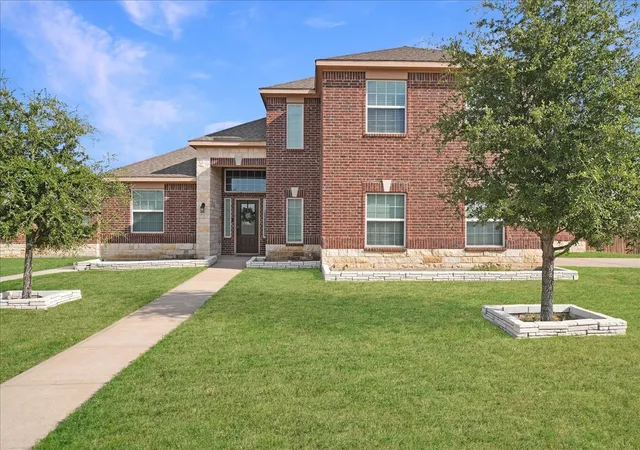 Photo 3 of Single family home for sale at 717 Milas Ln, Glenn Heights, TX 75154 | MLS# 21386297 | Listing updated on 2026-09-22