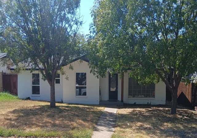 Photo 1 of Single family home for sale at 719 Kelso Dr, Dallas, TX 75211 | MLS# 21392189 | Listing updated on 2026-10-05