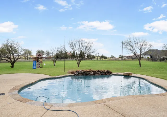 Photo 2 of Single family home for sale at 224 Bearclaw Cir, Aledo, TX 76008 | MLS# 21392201 | Listing updated on 2026-09-29