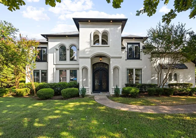 Photo 1 of Mansion for sale at 5601 S Woodcreek Cir, Mc Kinney, TX 75071 | MLS# 21390675 | Listing updated on 2026-10-03
