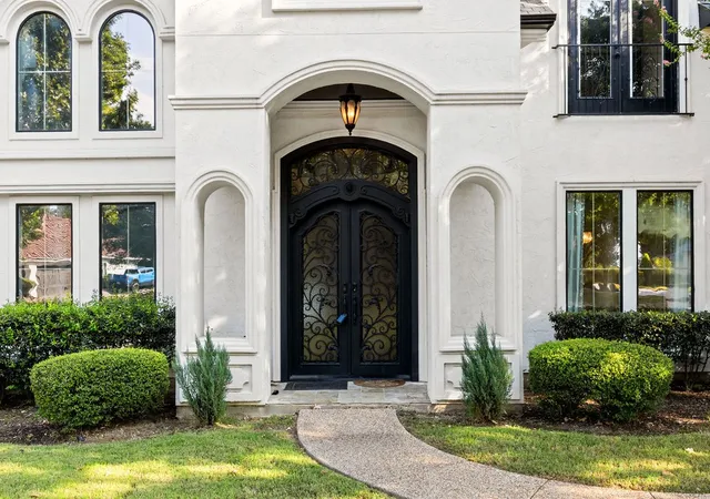 Photo 2 of Mansion for sale at 5601 S Woodcreek Cir, Mc Kinney, TX 75071 | MLS# 21390675 | Listing updated on 2026-10-03