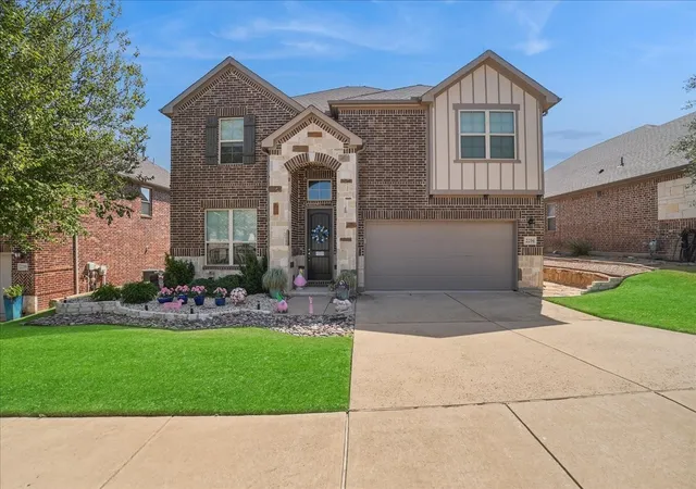Photo 1 of Single family home for sale at 2206 Wellington Ln, Denton, TX 76210 | MLS# 21388175 | Listing updated on 2026-10-06