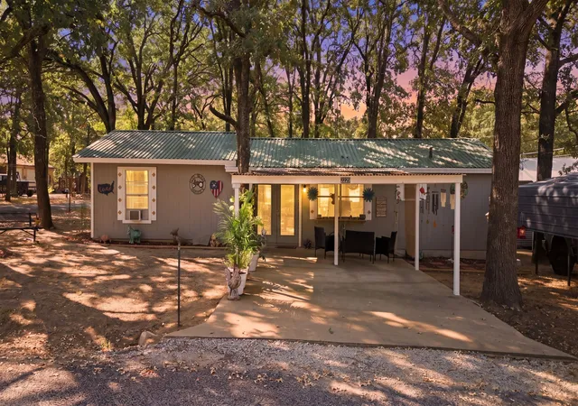 Photo 2 of Single family home for sale at 2225 Hillcrest Cir, Gordonville, TX 76245 | MLS# 21391782 | Listing updated on 2026-09-22