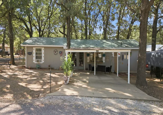 Photo 3 of Single family home for sale at 2225 Hillcrest Cir, Gordonville, TX 76245 | MLS# 21391782 | Listing updated on 2026-09-22