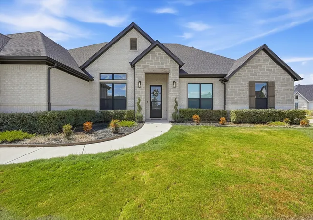 Photo 2 of Single family home for sale at 1021 Tobey Ct, Aledo, TX 76008 | MLS# 21392225 | Listing updated on 2026-10-08