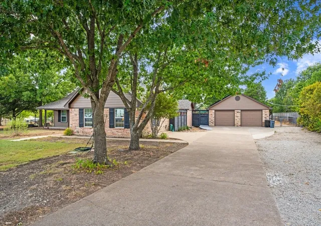 Photo 1 of Single family home for sale at 101 Randy Rd, Waxahachie, TX 75165 | MLS# 21392274 | Listing updated on 2026-10-08