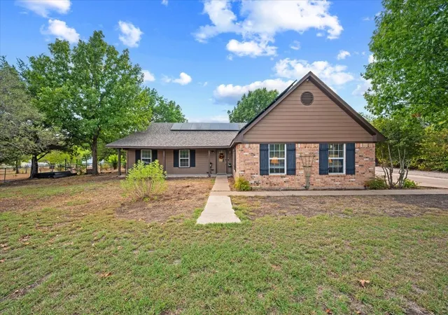 Photo 2 of Single family home for sale at 101 Randy Rd, Waxahachie, TX 75165 | MLS# 21392274 | Listing updated on 2026-10-08