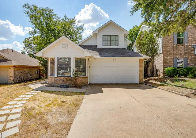 Photo 1 of Sale Pending at 10009 Leatherwood Dr, Fort Worth, TX 76108 | MLS# 21387673 | Listing updated on 2026-10-08