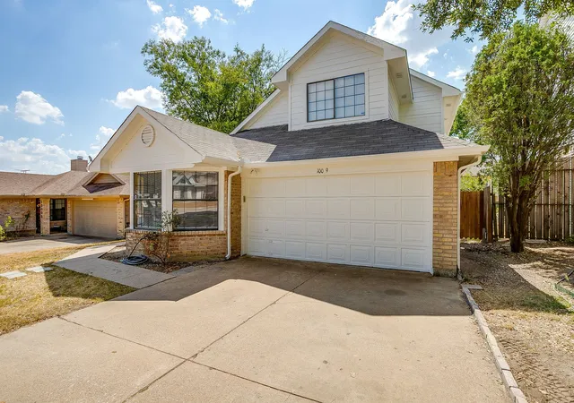 Photo 3 of Sale Pending at 10009 Leatherwood Dr, Fort Worth, TX 76108 | MLS# 21387673 | Listing updated on 2026-10-08