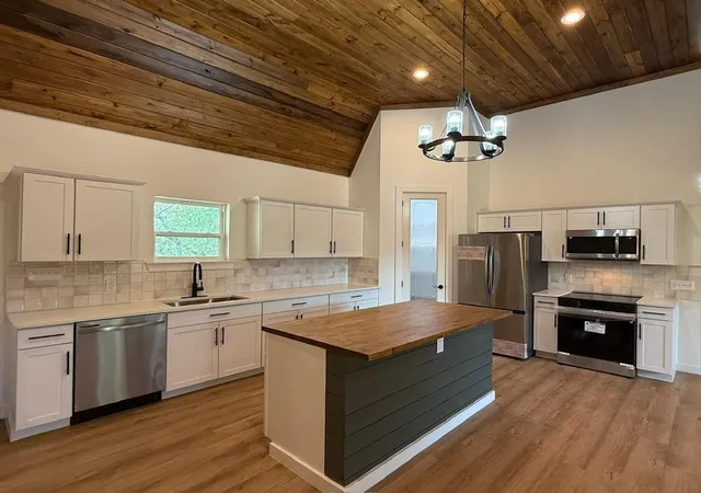 Photo 4 of Single family home for sale at 145 Greenbriar Ct, Bridgeport, TX 76426 | MLS# 21392275 | Listing updated on 2026-09-23