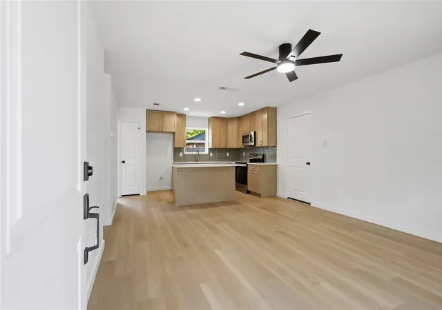 Photo 3 of Single family home for sale at 527 W Aubrey St, Pilot Point, TX 76258 | MLS# 21391837 | Listing updated on 2026-10-02