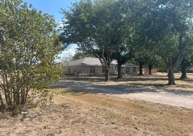 Photo 2 of Single family home for sale at 1353 Beasley Blvd, Whitewright, TX 75491 | MLS# 21390484 | Listing updated on 2026-09-30