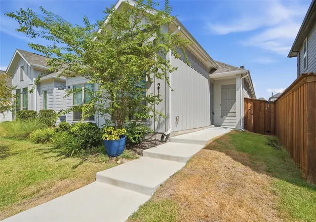 Photo 2 of Townhouse for sale at 2117 Winding Crk Cir, Aledo, TX 76008 | MLS# 21392068 | Listing updated on 2026-09-22