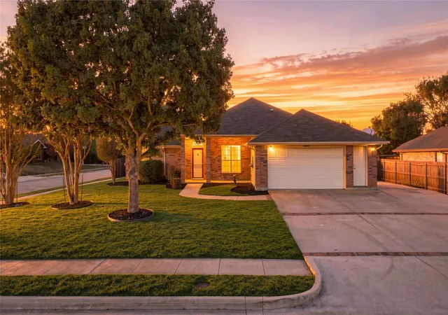 Photo 1 of Single family home for sale at 1701 Manten Blvd, Denton, TX 76208 | MLS# 21387203 | Listing updated on 2026-10-04