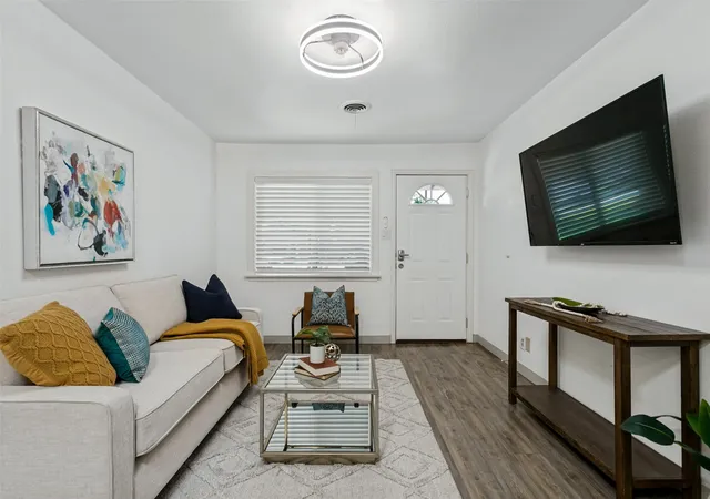 Photo 3 of Single family home for sale at 403 E Franklin St, Grapevine, TX 76051 | MLS# 21392222 | Listing updated on 2026-10-03