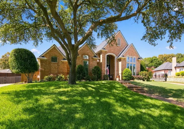 Photo 2 of Single family home for sale at 4103 Somerset Ct, Grapevine, TX 76051 | MLS# 21374163 | Listing updated on 2026-09-28