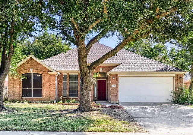Photo 1 of Single family home for sale at 605 Oakbrook Dr, Burleson, TX 76028 | MLS# 21383867 | Listing updated on 2026-10-02
