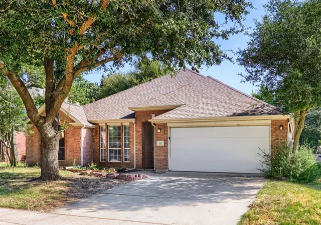 Photo 2 of Single family home for sale at 605 Oakbrook Dr, Burleson, TX 76028 | MLS# 21383867 | Listing updated on 2026-10-02