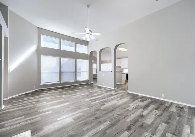 Photo 3 of Single family home for sale at 605 Oakbrook Dr, Burleson, TX 76028 | MLS# 21383867 | Listing updated on 2026-10-02