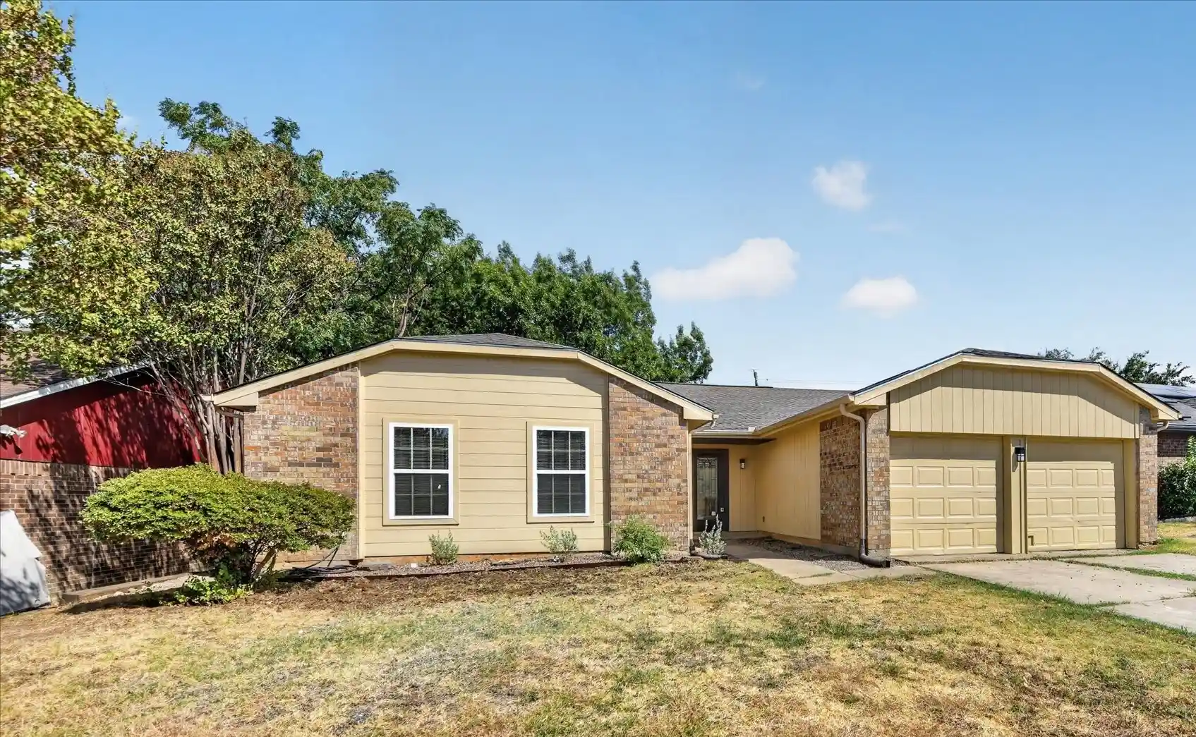 Photo 1 of Sale Pending at 6283 Woodstream Trl, Fort Worth, TX 76133 | MLS# 21389878 | Listing updated on 2026-10-24