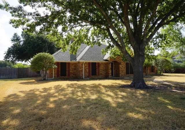 Single family home for sale at 1408 Overlook Dr, Kaufman, TX 75142 | MLS# 21388822