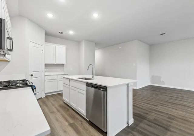 Photo 3 of Single family home for sale at 1221 Moon Ranch Rd, Royse City, TX 75189 | MLS# 21392315 | Listing updated on 2026-10-09