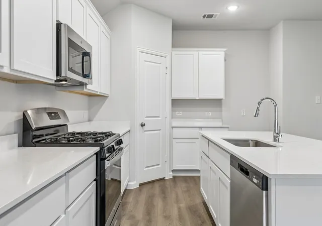 Photo 4 of Single family home for sale at 1221 Moon Ranch Rd, Royse City, TX 75189 | MLS# 21392315 | Listing updated on 2026-10-09