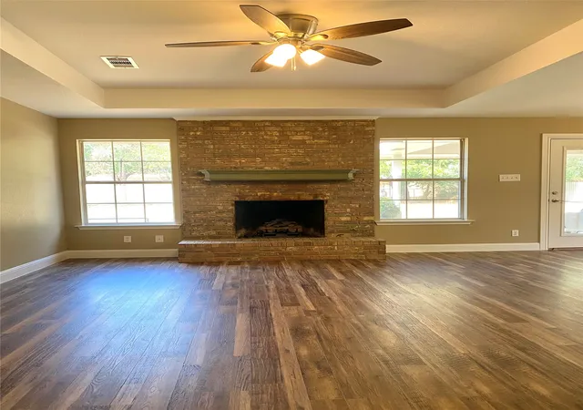 Photo 2 of Single family home for sale at 805 Lynn St, Bonham, TX 75418 | MLS# 21392251 | Listing updated on 2026-09-22