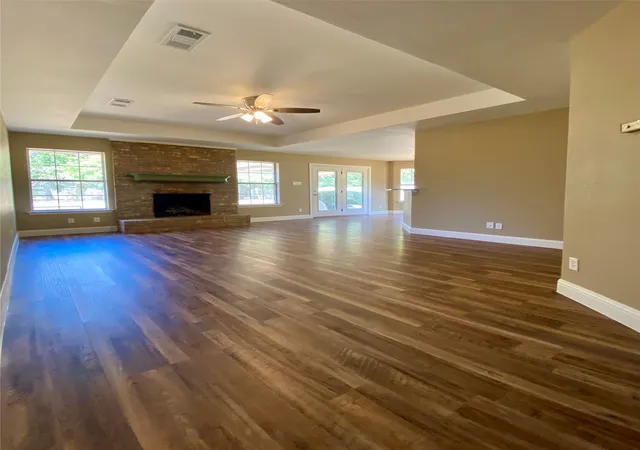 Photo 3 of Single family home for sale at 805 Lynn St, Bonham, TX 75418 | MLS# 21392251 | Listing updated on 2026-09-22