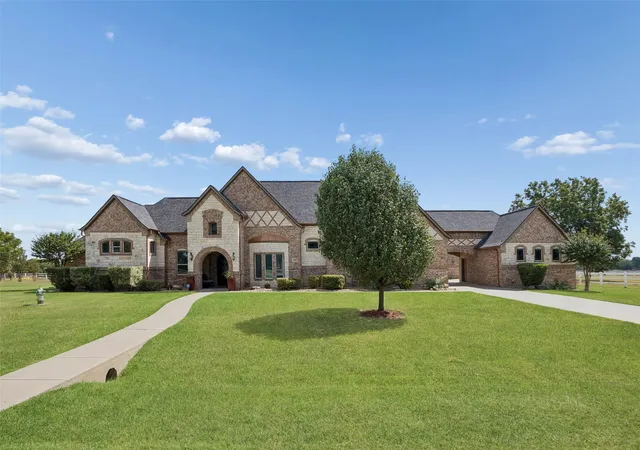 Photo 1 of Single family home for sale at 1908 Morningside Ln, Red Oak, TX 75154 | MLS# 21389107 | Listing updated on 2026-09-25