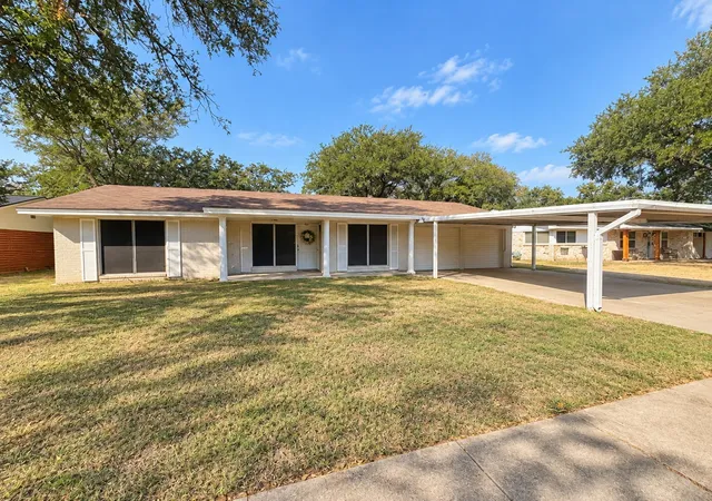 Photo 1 of Single family home for sale at 304 S Norma Dr, Waco, TX 76705 | MLS# 21392391 | Listing updated on 2026-09-22