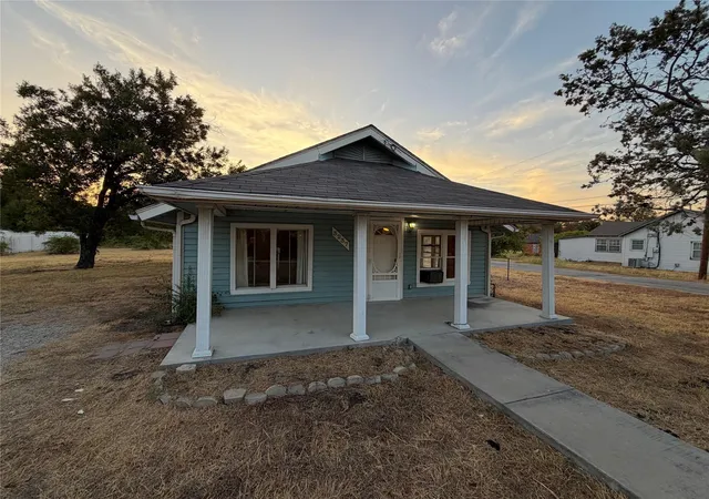 Photo 1 of Sale Pending at 3237 Dakota Trl, Fort Worth, TX 76135 | MLS# 21390292 | Listing updated on 2026-10-07