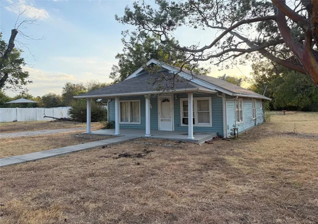 Photo 4 of Sale Pending at 3237 Dakota Trl, Fort Worth, TX 76135 | MLS# 21390292 | Listing updated on 2026-10-07