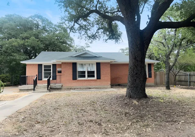 Photo 1 of Single family home for sale at 2012 Watauga Ct W, Fort Worth, TX 76111 | MLS# 21392452 | Listing updated on 2026-09-24