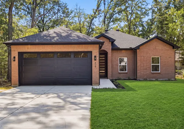 Photo 2 of Single family home for sale at 219 W Beachwood Loop, Trinidad, TX 75163 | MLS# 21374106 | Listing updated on 2026-10-08