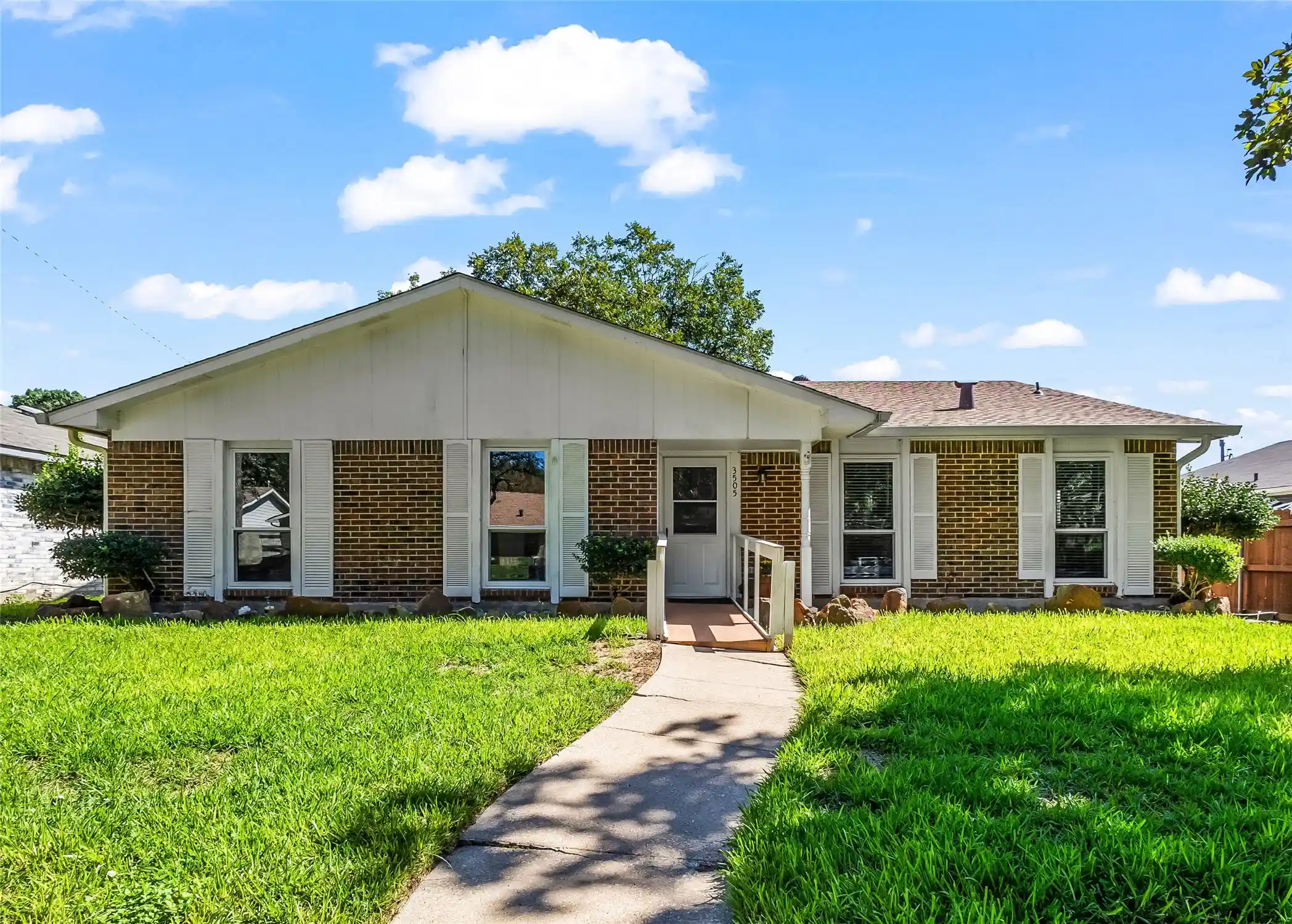 Photo 1 of Single family home for sale at 3505 S Columbine Ln, Grand Prairie, TX 75052 | MLS# 21391384 | Listing updated on 2026-10-15