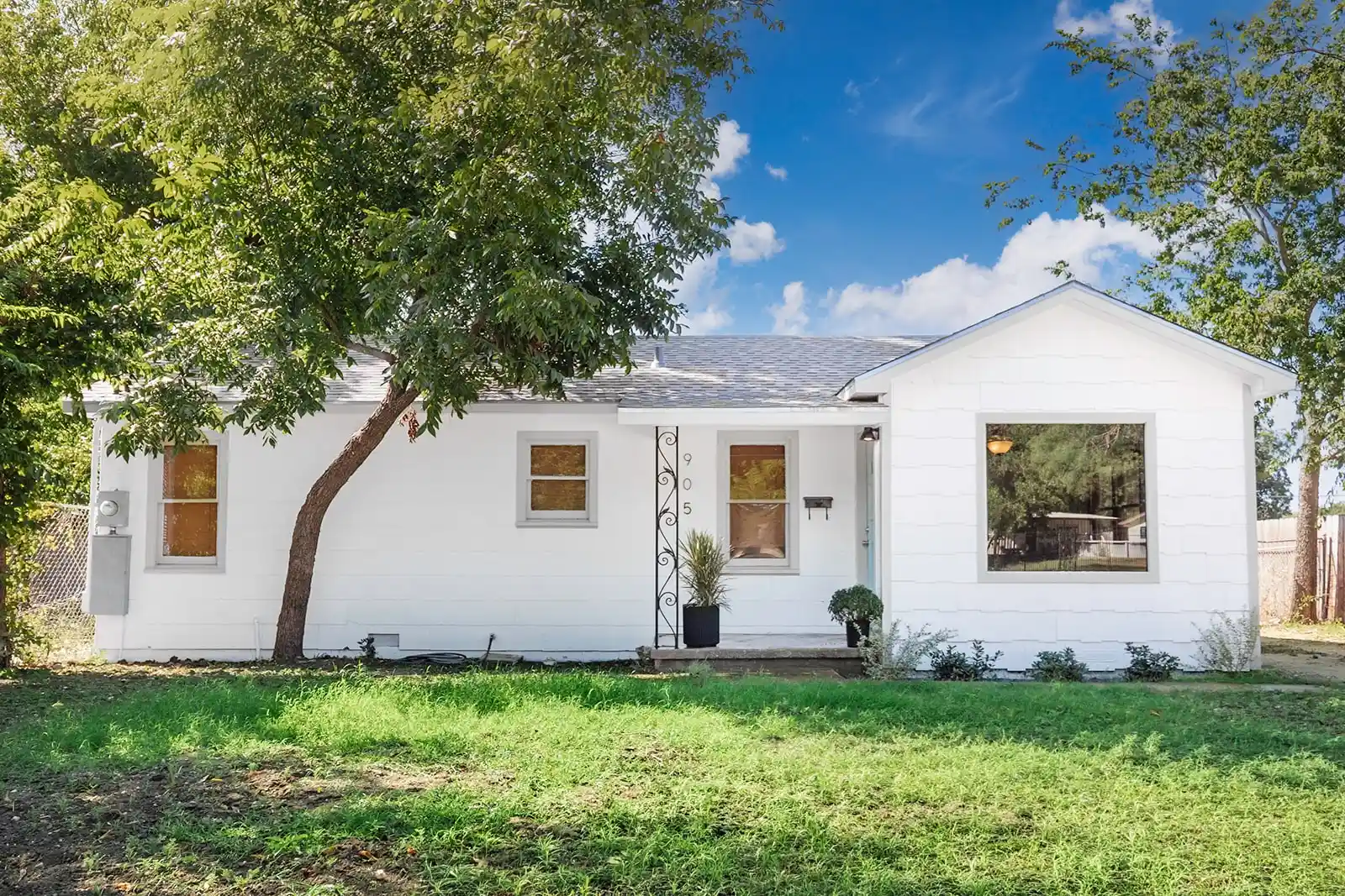 Single family home for sale at 905 Jordan St, Brady, TX 76825 | MLS# 21389123