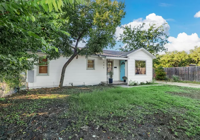Single family home for sale at 905 Jordan St, Brady, TX 76825 | MLS# 21389123