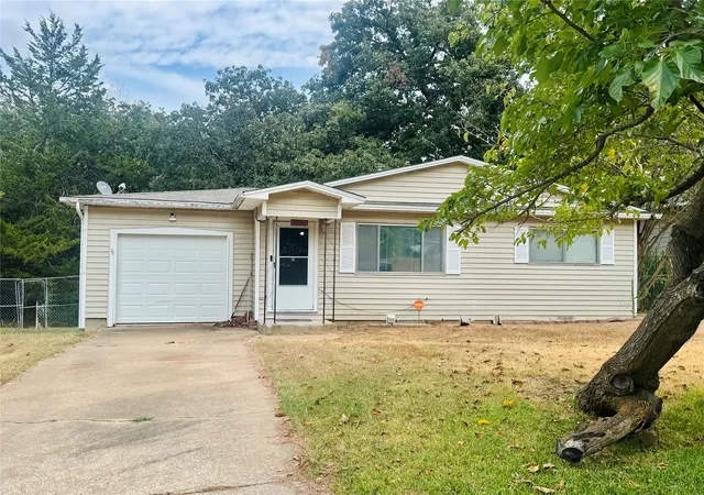 Photo 1 of Single family home for sale at 1200 Park Dr, Denison, TX 75020 | MLS# 21392281 | Listing updated on 2026-09-24
