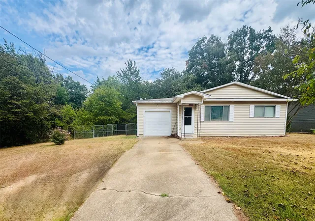 Photo 2 of Single family home for sale at 1200 Park Dr, Denison, TX 75020 | MLS# 21392281 | Listing updated on 2026-09-24