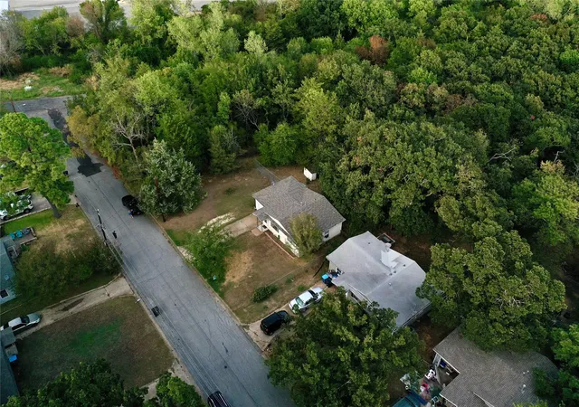 Photo 3 of Single family home for sale at 1200 Park Dr, Denison, TX 75020 | MLS# 21392281 | Listing updated on 2026-09-24