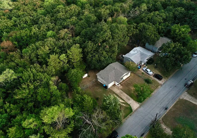 Photo 4 of Single family home for sale at 1200 Park Dr, Denison, TX 75020 | MLS# 21392281 | Listing updated on 2026-09-24