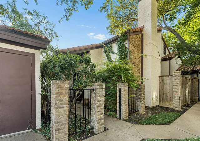 Condo for sale at 18040 Midway Rd #105, Dallas, TX 75287 | MLS# 21392515