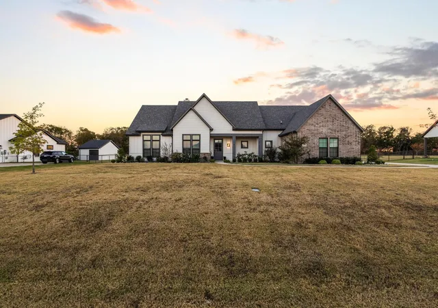 Photo 2 of Single family home for sale at 96 Stockton Dr, Van Alstyne, TX 75495 | MLS# 21392524 | Listing updated on 2026-09-22